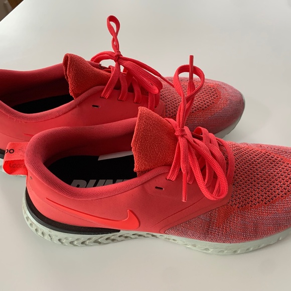 Nike Odyssey React 2 Flyknit Ember Glow Womens Size 9 EUC - Picture 1 of 5